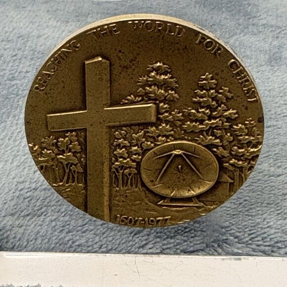 Vintage Christian Broadcasting Co Commemorative Coin in Acrylic Paperweight - Picture 2 of 8